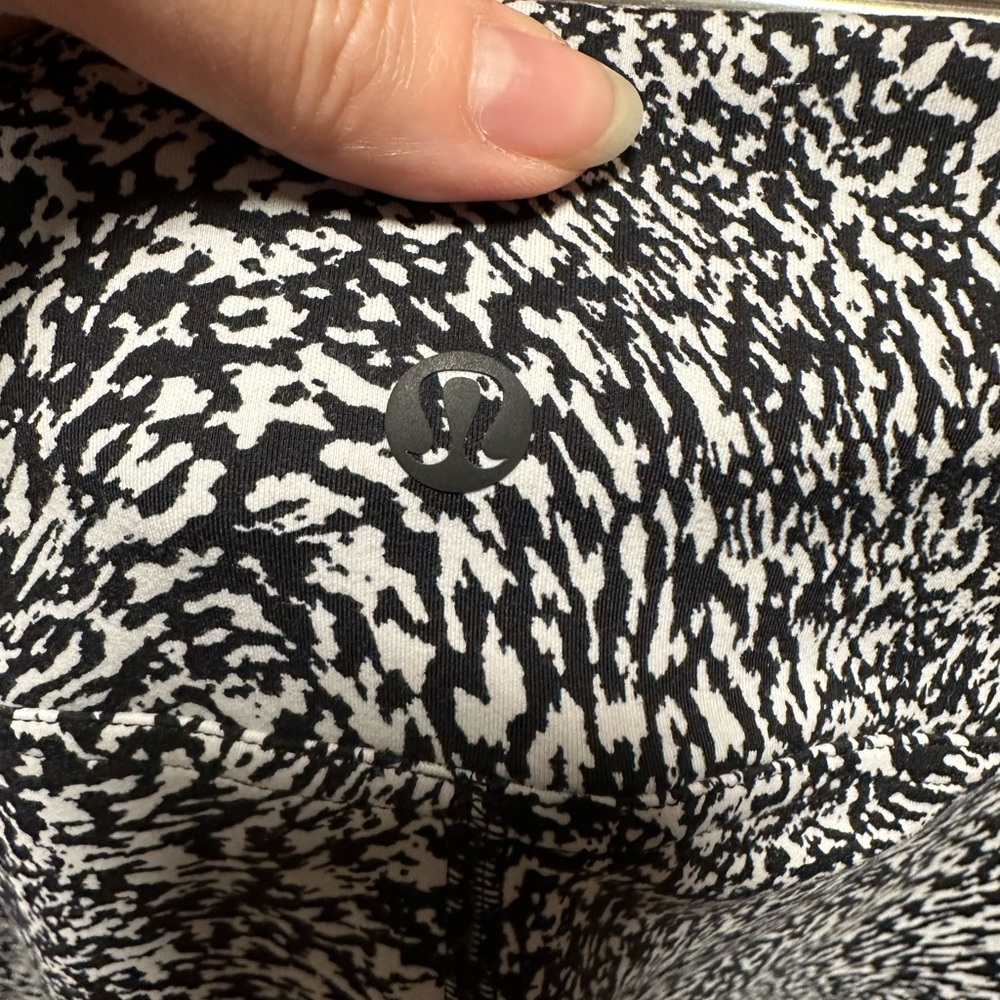 Lululemon InStill HR Leggings 28" Size 8 - Picture 4 of 8